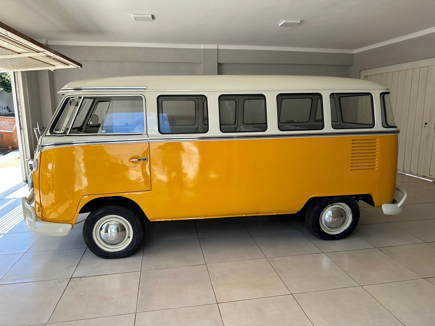 VW T1 splitwindow bus 1974 — Brazilian Classic Cars